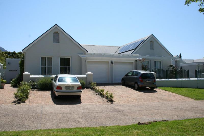 To Let 3 Bedroom Property for Rent in Steenberg Estate Western Cape